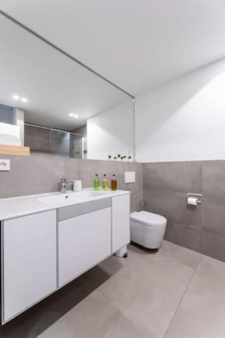 Wonderful Two Bedroom Apartment At Limpertsberg With Parking, Near Tram Lussemburgo Esterno foto