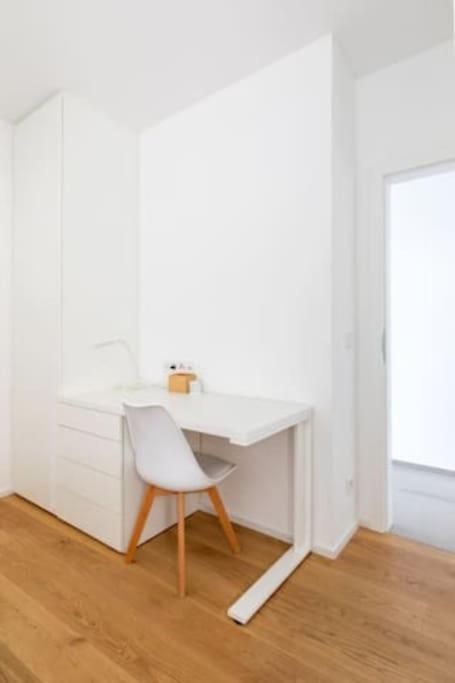Wonderful Two Bedroom Apartment At Limpertsberg With Parking, Near Tram Lussemburgo Esterno foto